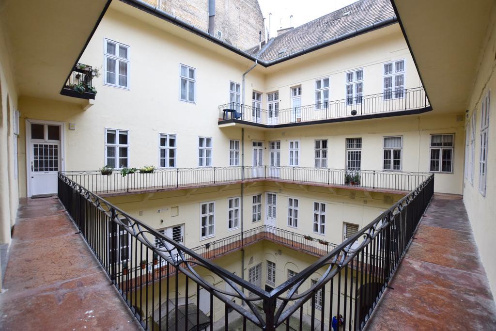 Standard Apartment By Hi5 - Chainbridge Budapest Exterior foto